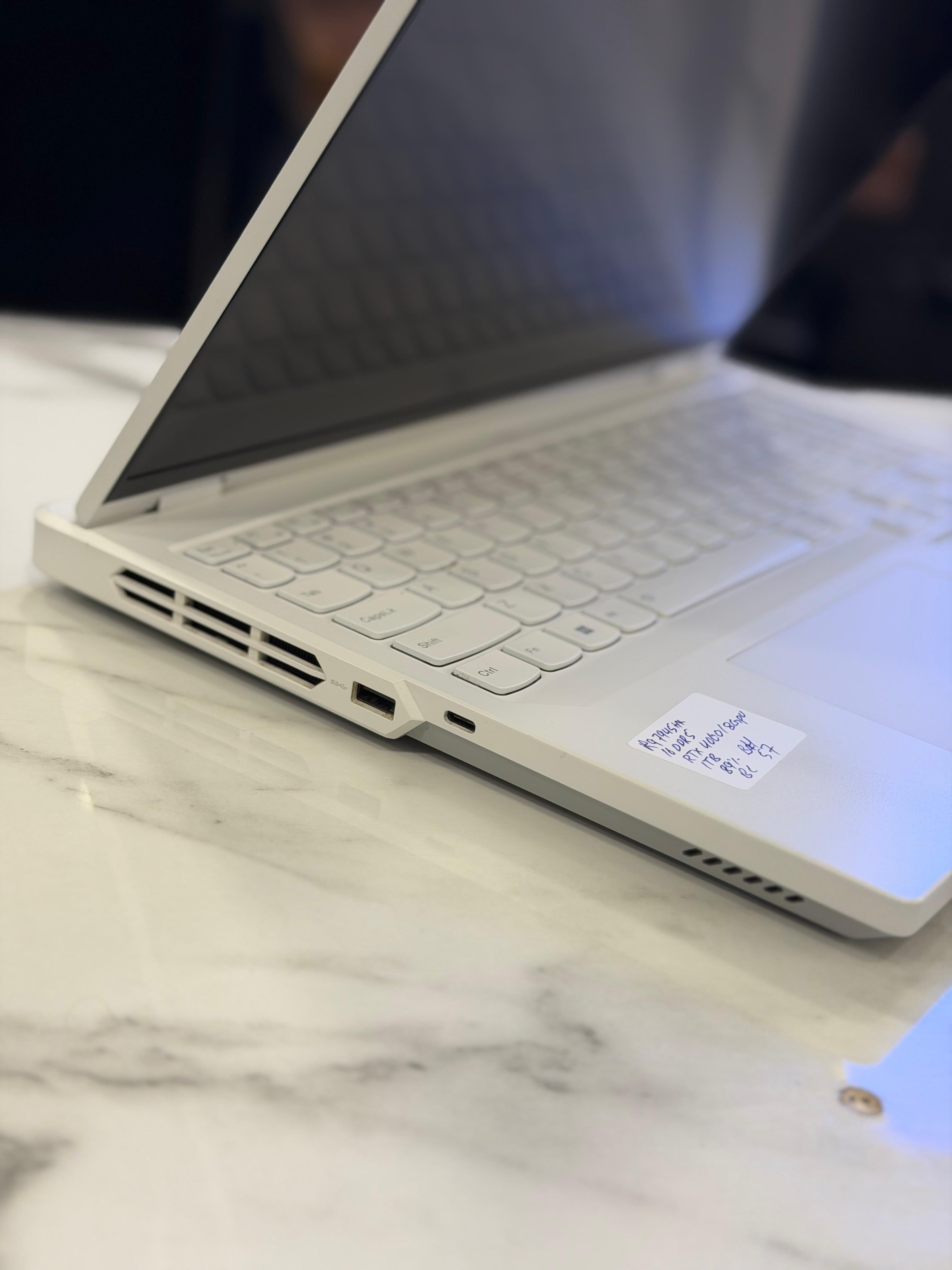Lenovo Legion R9000P (ARX8) White Edition